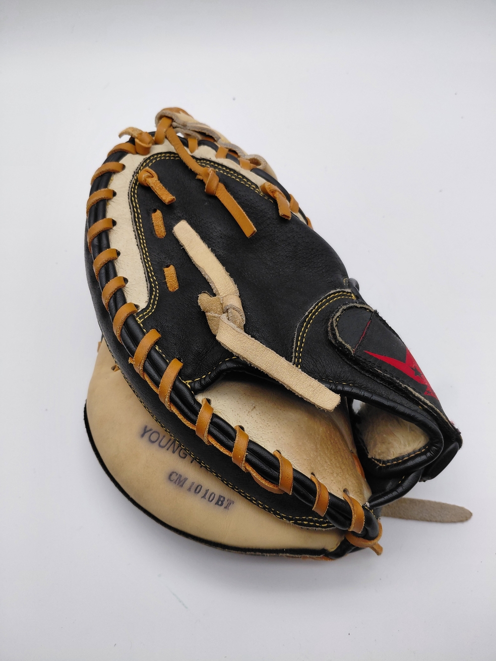 All-Star Young Pro Series Model CM1010BT Catchers Mit LHT Good Condition